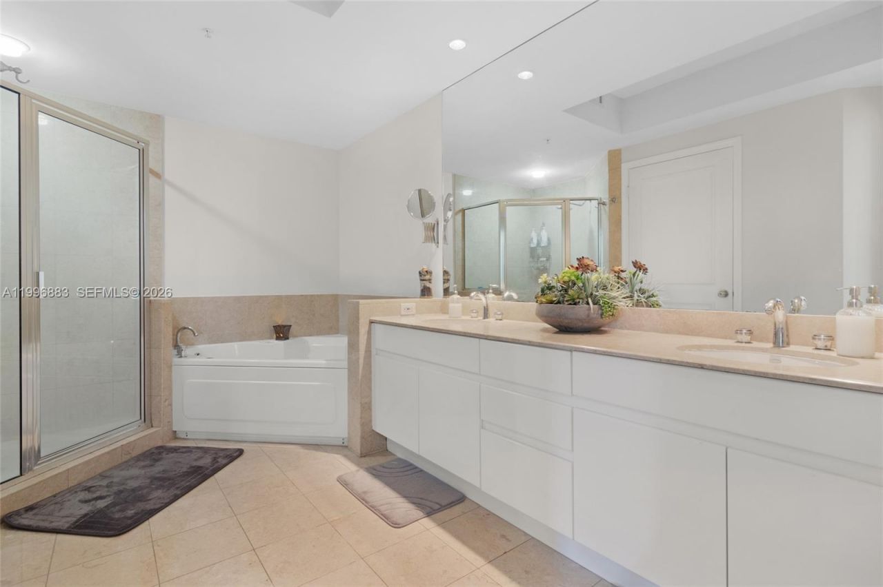 848 Brickell Key Dr, Unit 3905, Miami, FL 33131 Photo