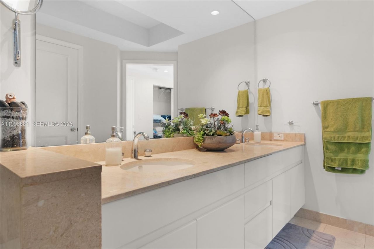 848 Brickell Key Dr, Unit 3905, Miami, FL 33131 Photo