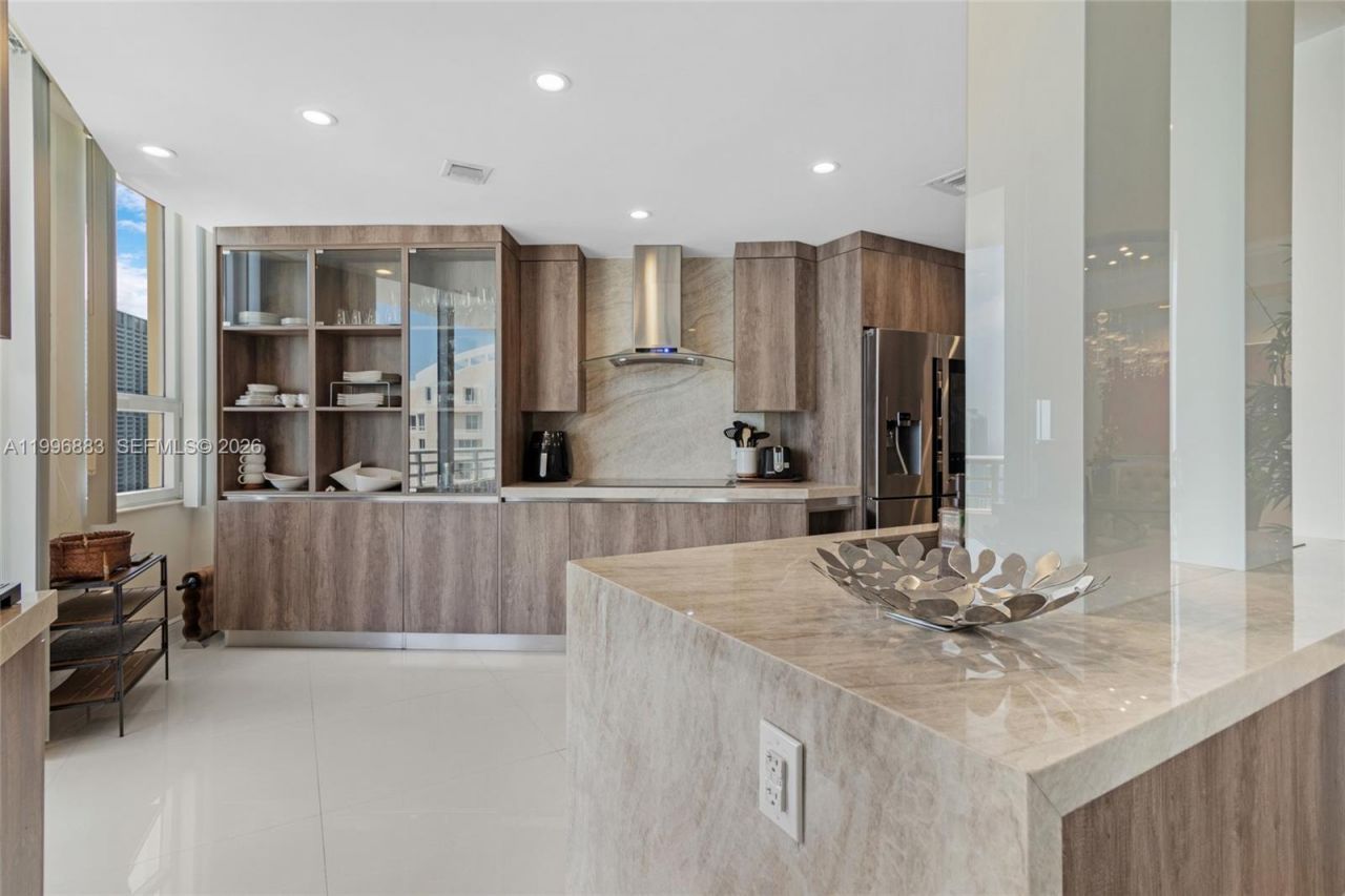 848 Brickell Key Dr, Unit 3905, Miami, FL 33131 Photo