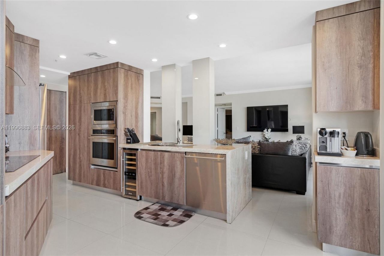 848 Brickell Key Dr, Unit 3905, Miami, FL 33131 Photo