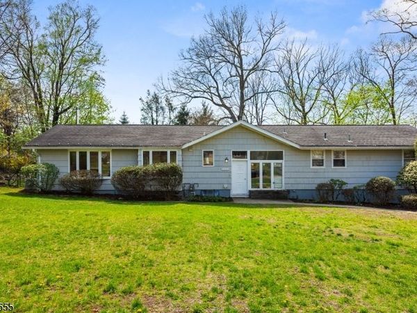 106 Dogwood Dr, Oakland, NJ 07436