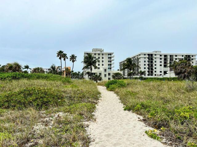 125 S Ocean Avenue, Unit 207, Palm Beach Shores, FL 33404 Photo