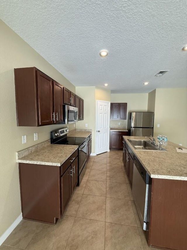 5234 Oakland Lake Circle, Fort Pierce, FL 34951 Photo