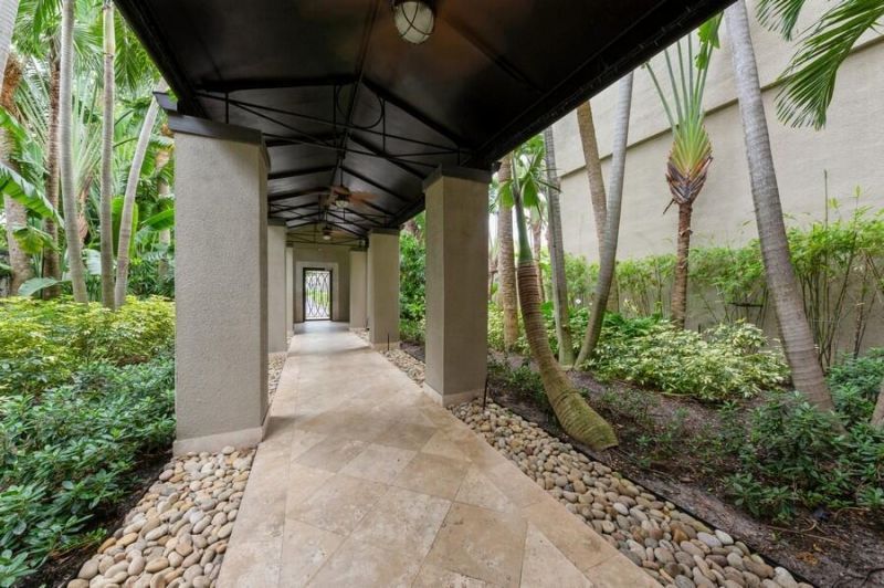 1830 Embassy Drive, Unit 503, West Palm Beach, FL 33401 Photo