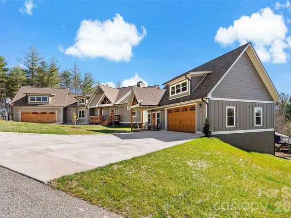 207 Lake Crest Drive, Unit 11, Nebo, NC 28761