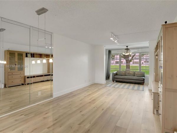 9041 Sunrise Lakes Blvd , Unit 106, Sunrise, FL 33322