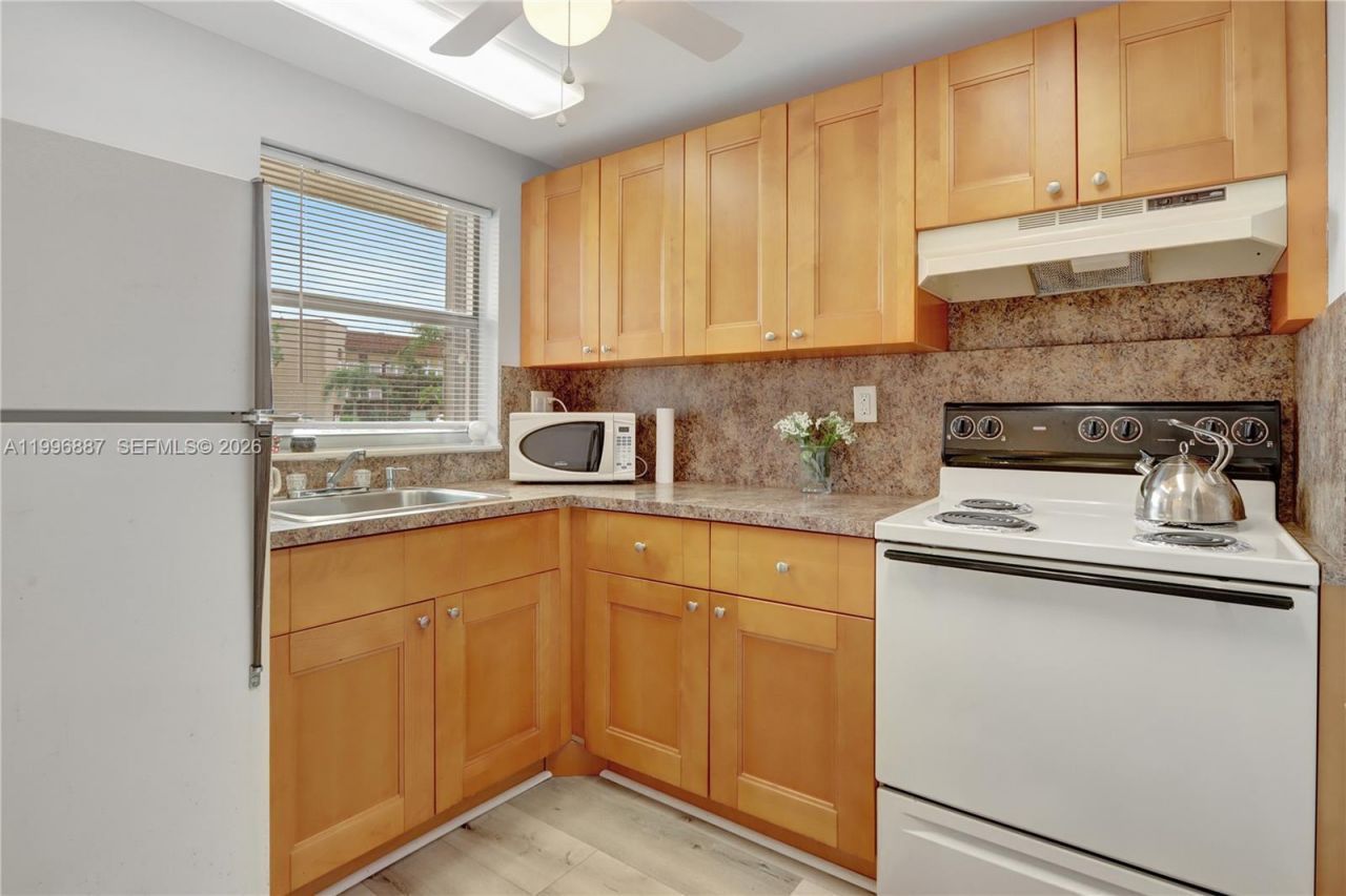 9041 Sunrise Lakes Blvd, Unit 106, Sunrise, FL 33322 Photo