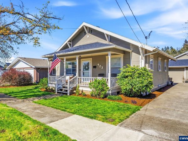423 S 1st St, Silverton, OR 97381
