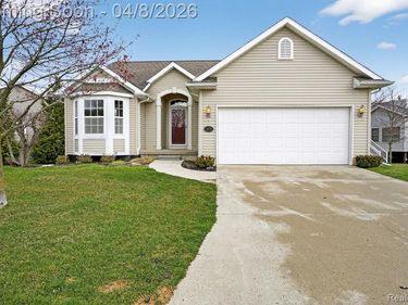 4475 Cross Creek Boulevard, Burton, MI 48509