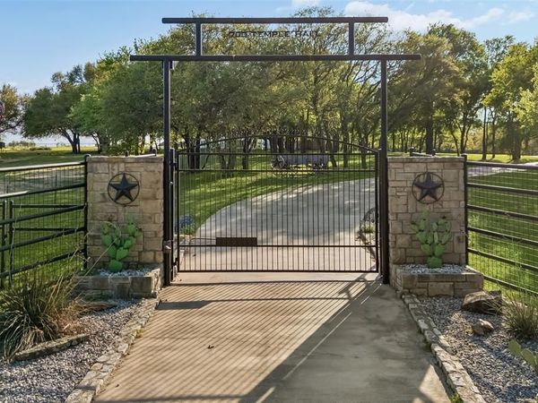 700 Temple Hall Highway, Granbury, TX 76049