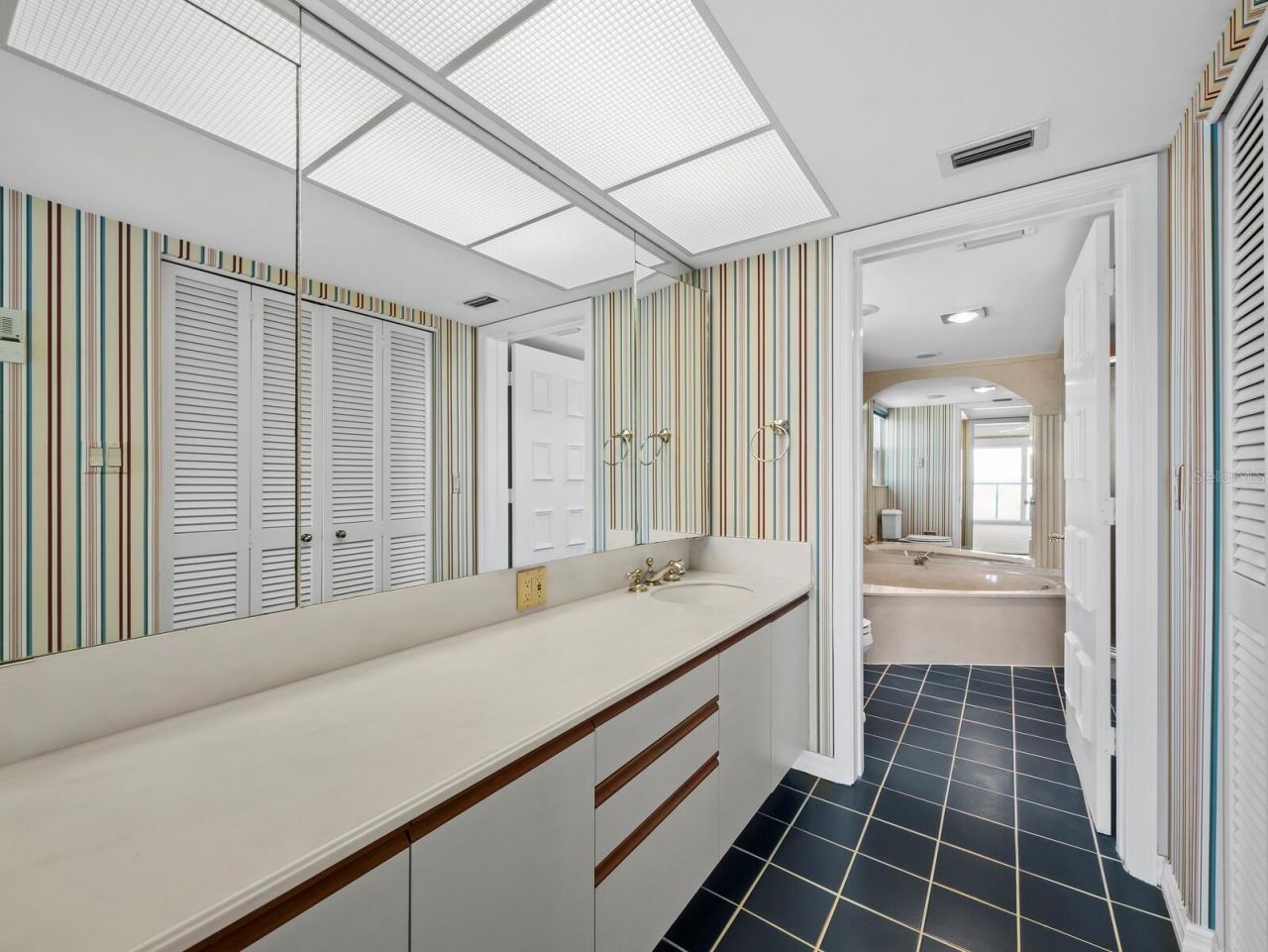 4712 Ocean Boulevard, Unit W10, Sarasota, FL 34242 Photo