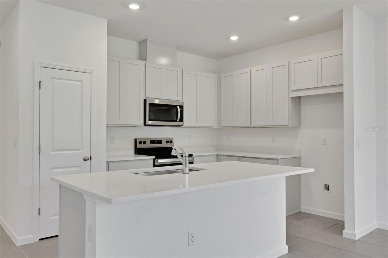 2920 Supermarine Road, Tavares, FL 32778 Photo