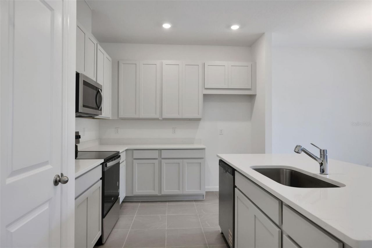 2920 Supermarine Road, Tavares, FL 32778 Photo