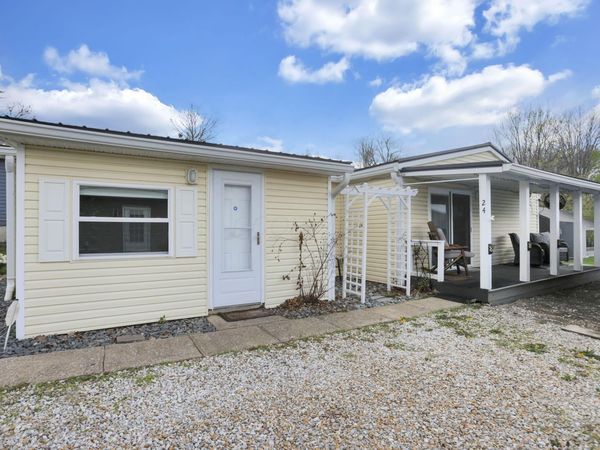24 Maple Avenue , Thornville, OH 43076