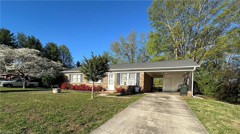 784 White Pines Country Club Road, Mount Airy, NC 27030 Main Photo