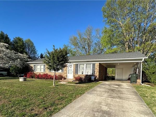 784 White Pines Country Club Road , Mount Airy, NC 27030