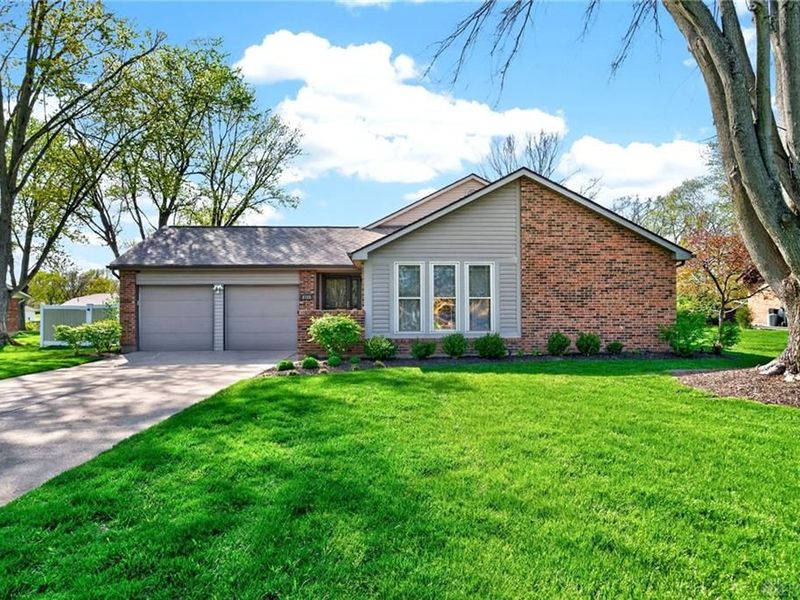 8785 Cobblecreek Drive, Washington Township, OH 45458 Photo 2