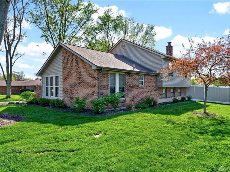 8785 Cobblecreek Drive, Washington Township, OH 45458 Photo 4