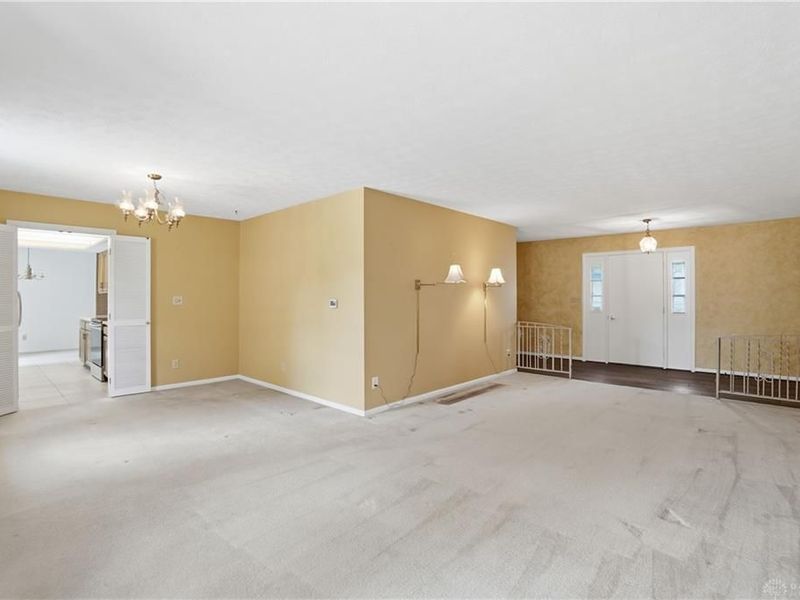 9964 Hummingbird Way, Dayton, OH 45458 Photo 11