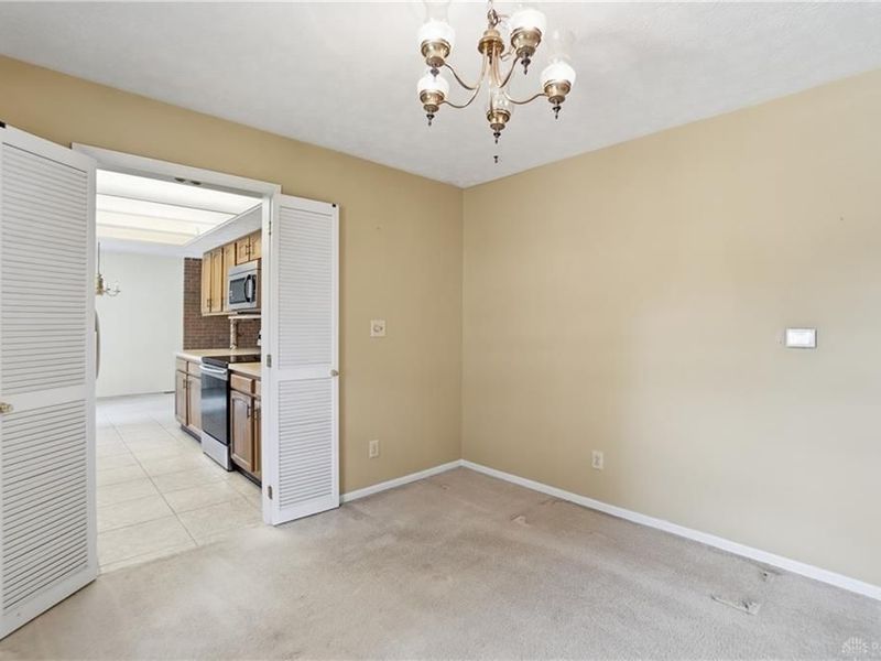 9964 Hummingbird Way, Dayton, OH 45458 Photo 12