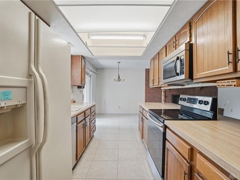 9964 Hummingbird Way, Dayton, OH 45458 Photo 15