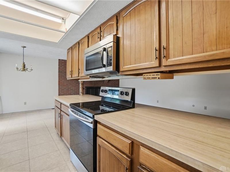 9964 Hummingbird Way, Dayton, OH 45458 Photo 16