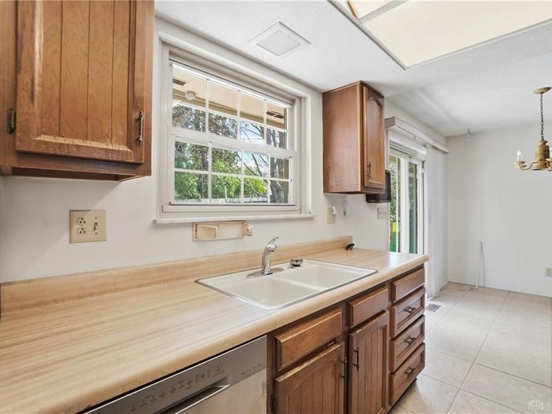 9964 Hummingbird Way, Dayton, OH 45458 Photo 17