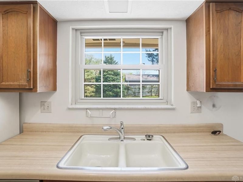 9964 Hummingbird Way, Dayton, OH 45458 Photo 18