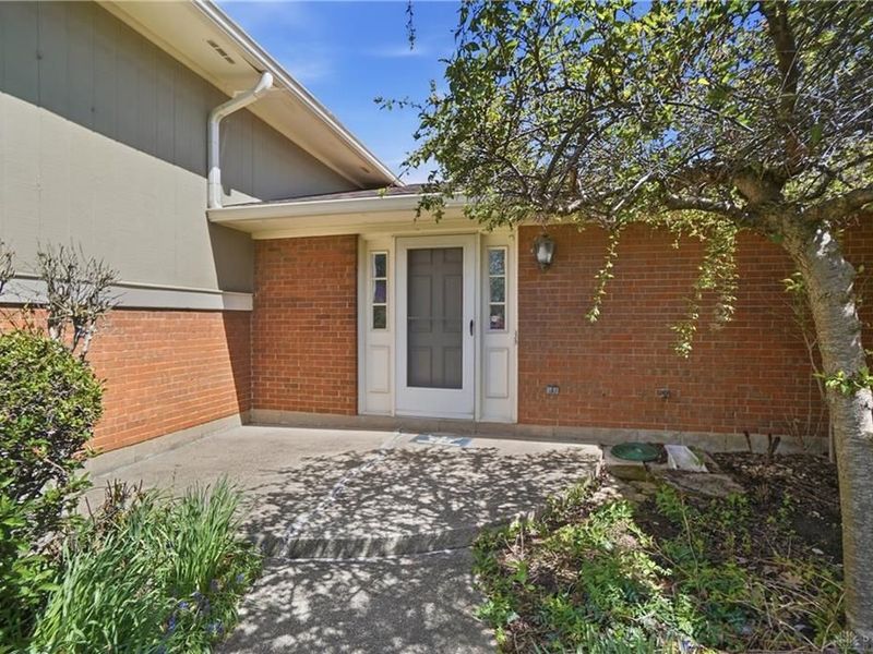 9964 Hummingbird Way, Dayton, OH 45458 Photo 6