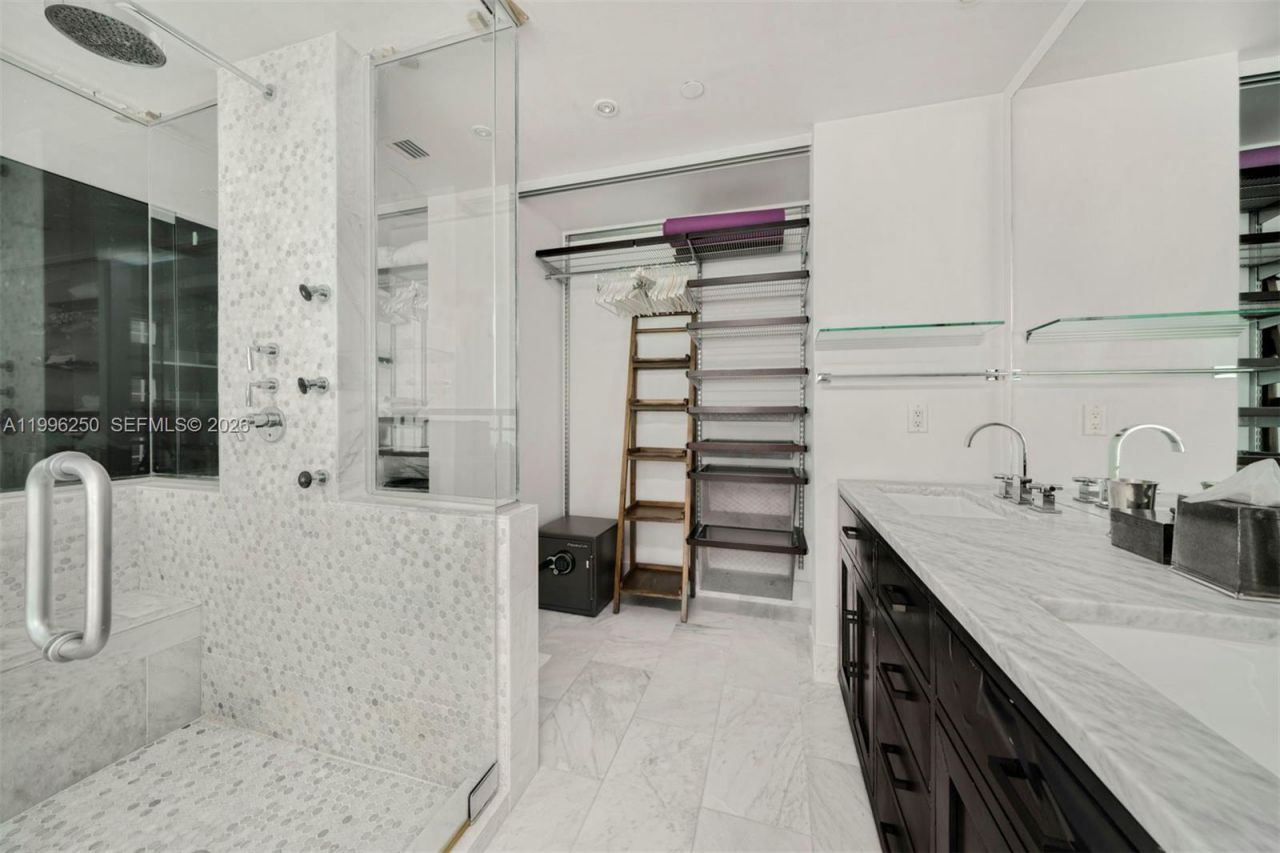 1040 Biscayne Blvd , Unit 3304, Miami, FL 33132 Photo