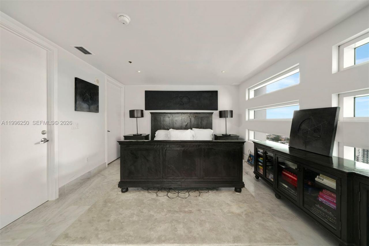 1040 Biscayne Blvd , Unit 3304, Miami, FL 33132 Photo