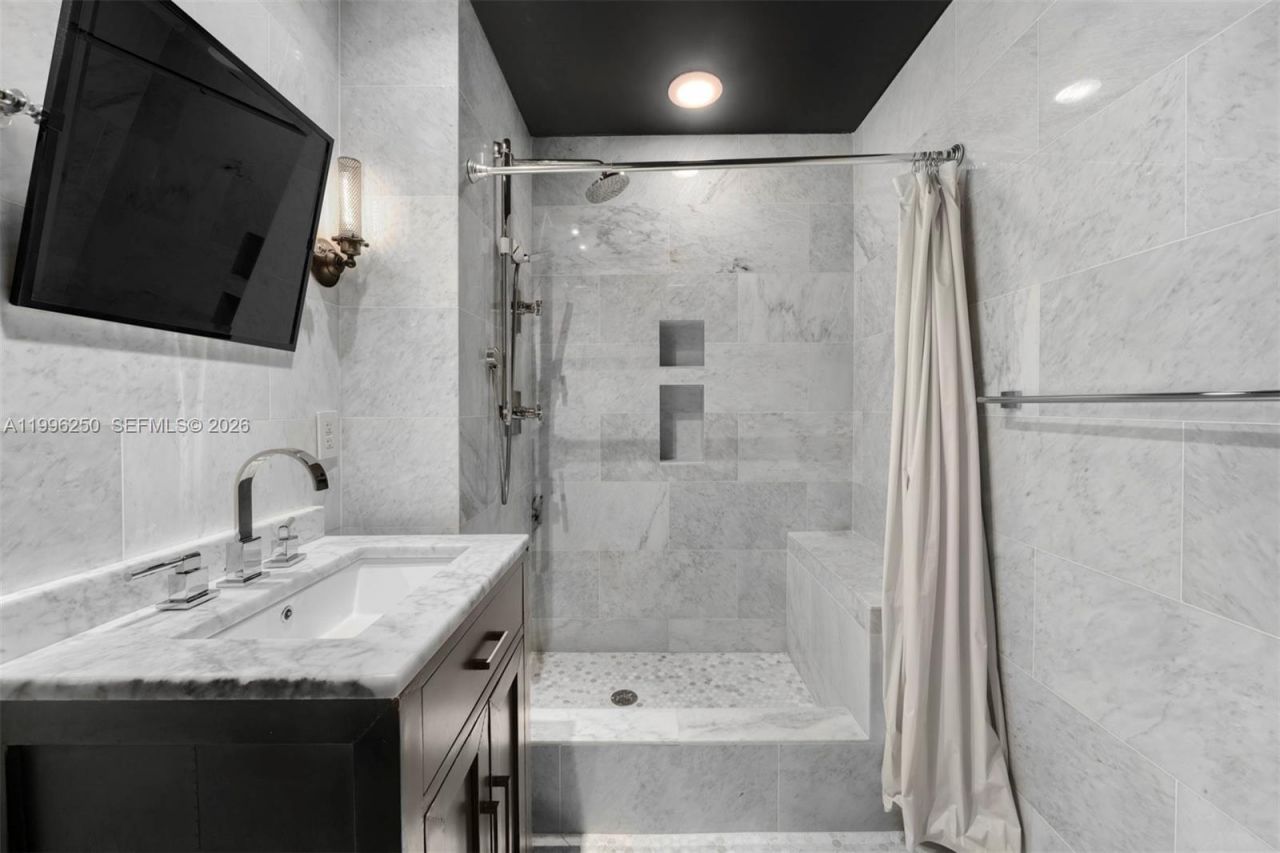 1040 Biscayne Blvd , Unit 3304, Miami, FL 33132 Photo