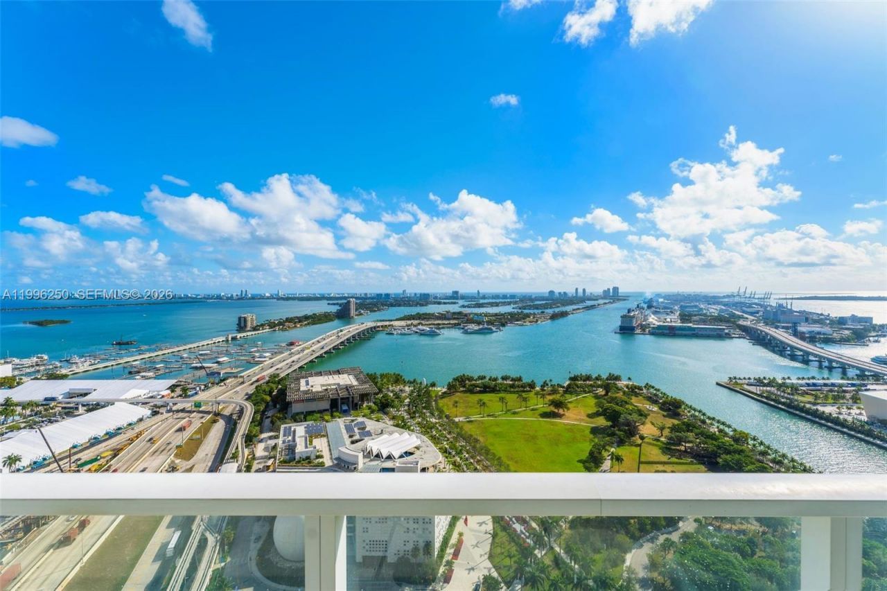 1040 Biscayne Blvd , Unit 3304, Miami, FL 33132 Photo