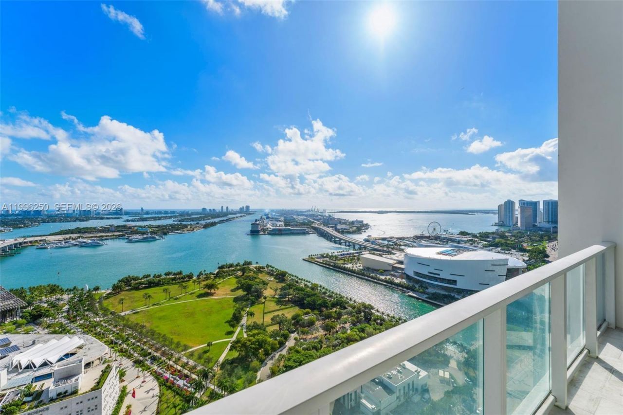 1040 Biscayne Blvd , Unit 3304, Miami, FL 33132 Photo