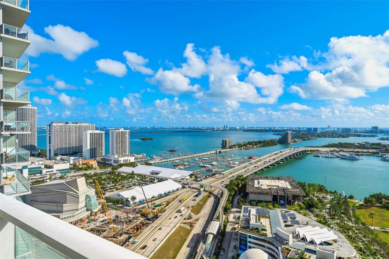 1040 Biscayne Blvd , Unit 3304, Miami, FL 33132 Photo