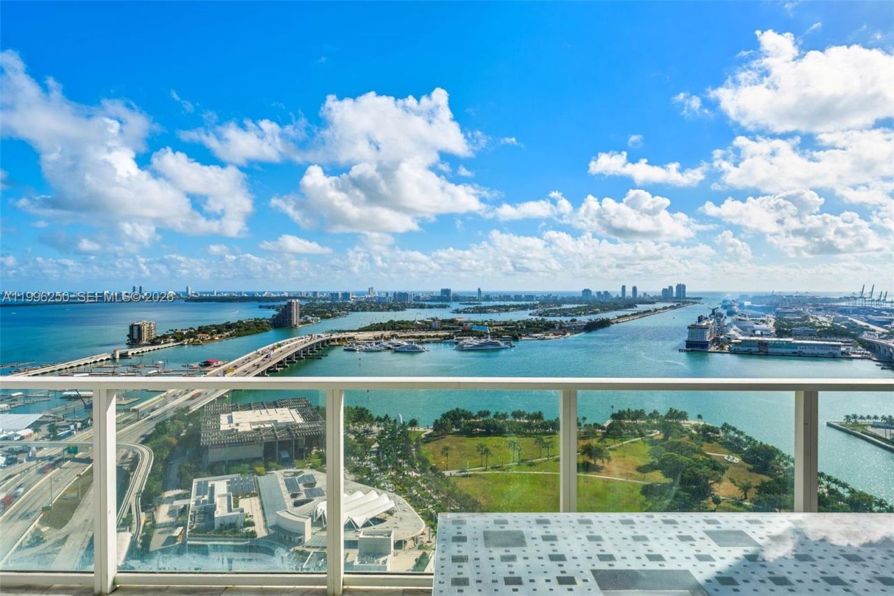 1040 Biscayne Blvd , Unit 3304, Miami, FL 33132 Photo