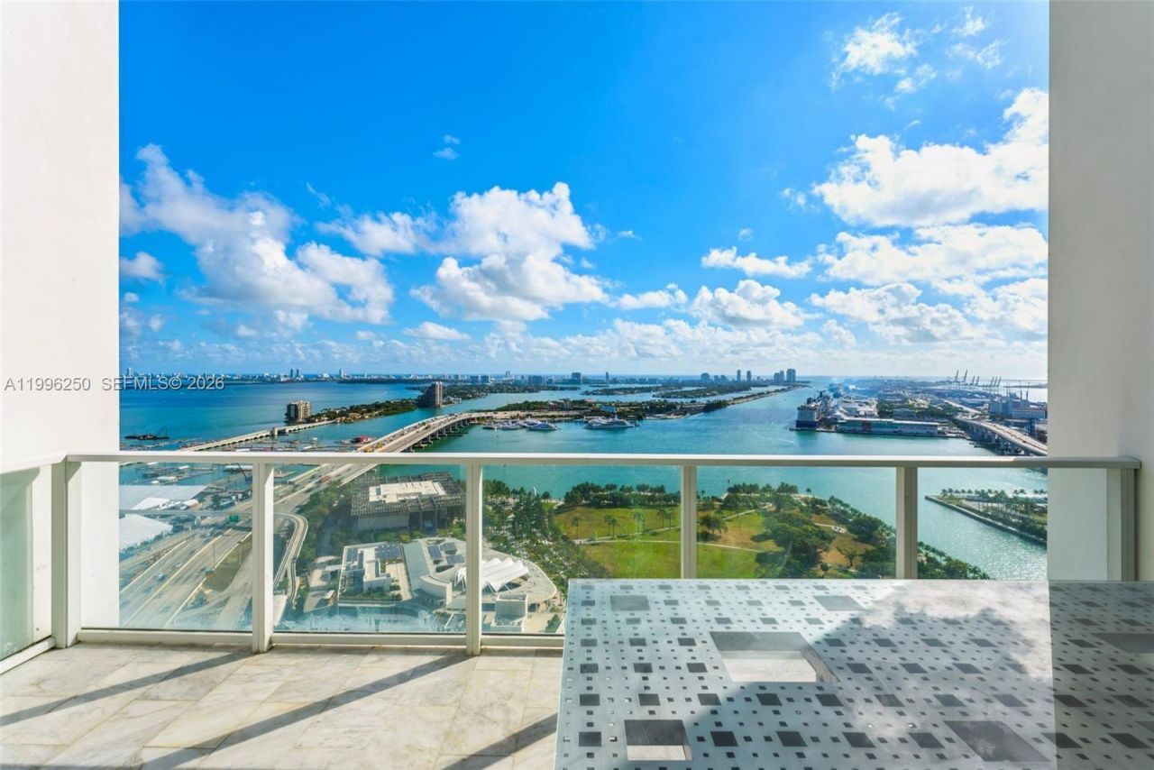 1040 Biscayne Blvd , Unit 3304, Miami, FL 33132 Photo