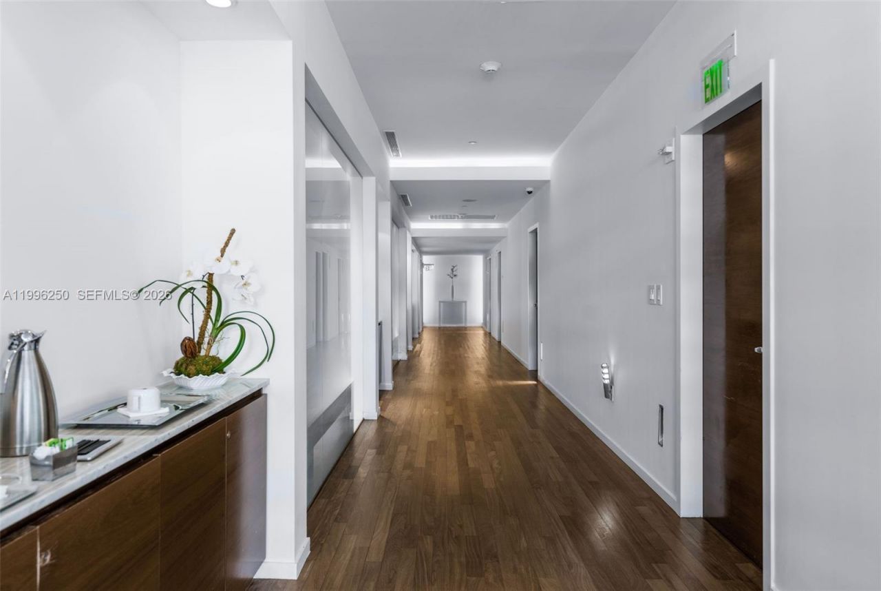 1040 Biscayne Blvd , Unit 3304, Miami, FL 33132 Photo