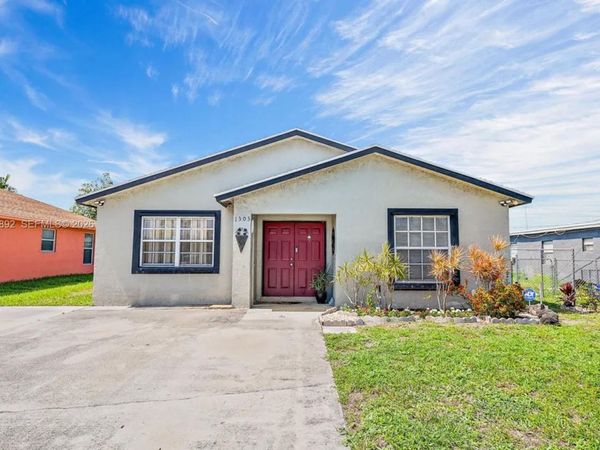 1303 W 6th St , Riviera Beach, FL 33404