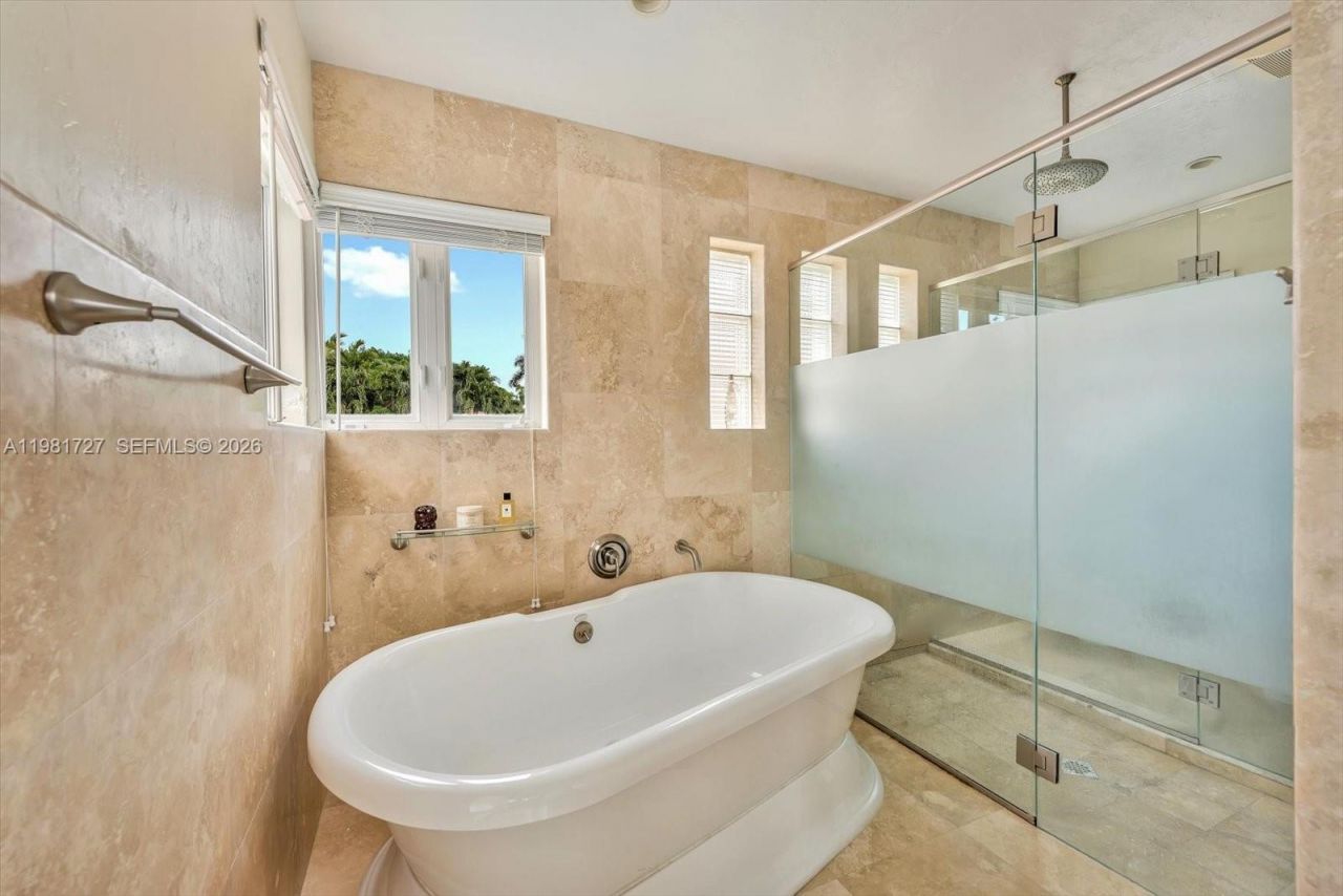 1021 N Greenway Dr, Coral Gables, FL 33134 Photo