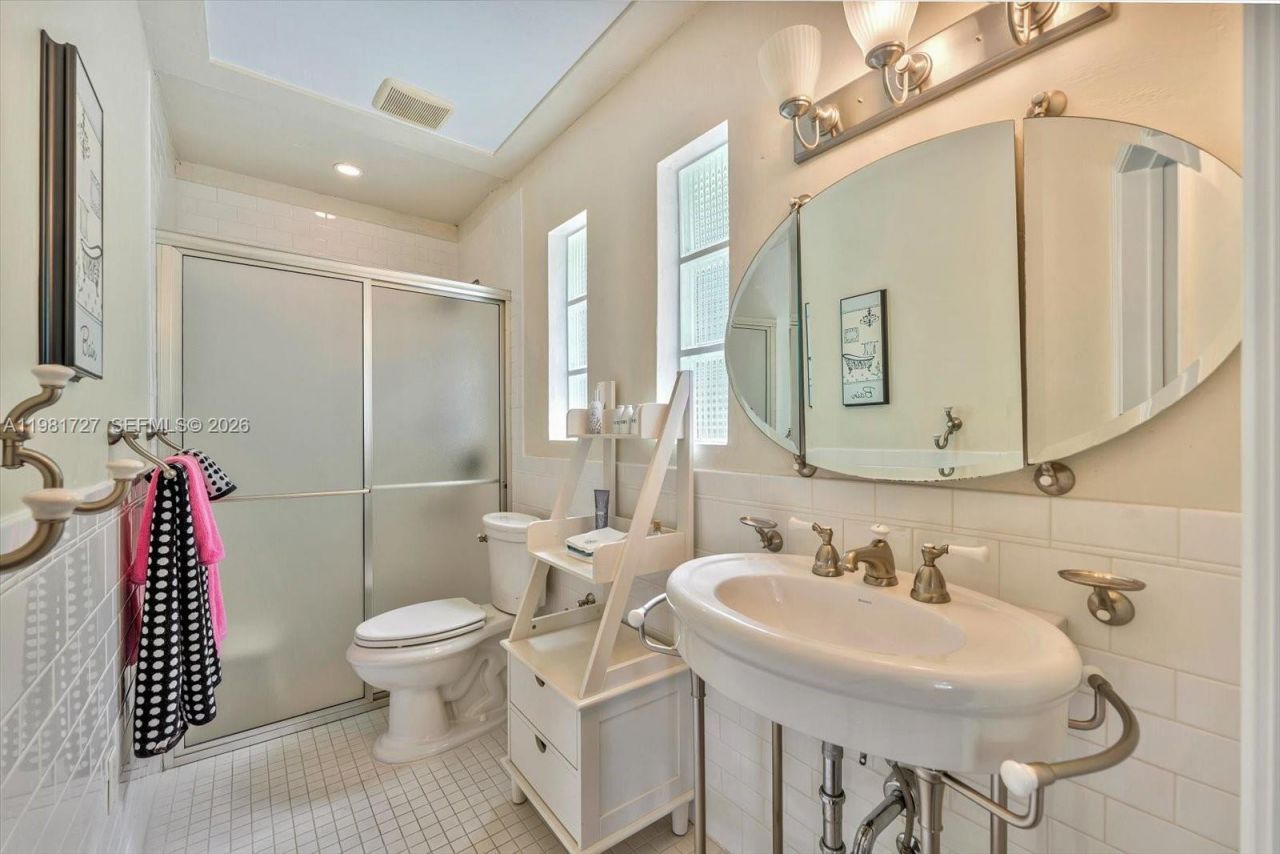 1021 N Greenway Dr, Coral Gables, FL 33134 Photo