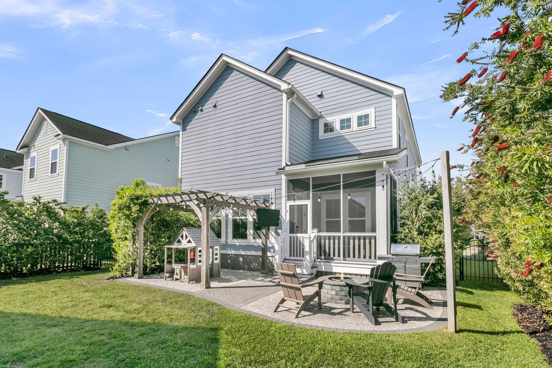 1694 Banning Street Photo 3