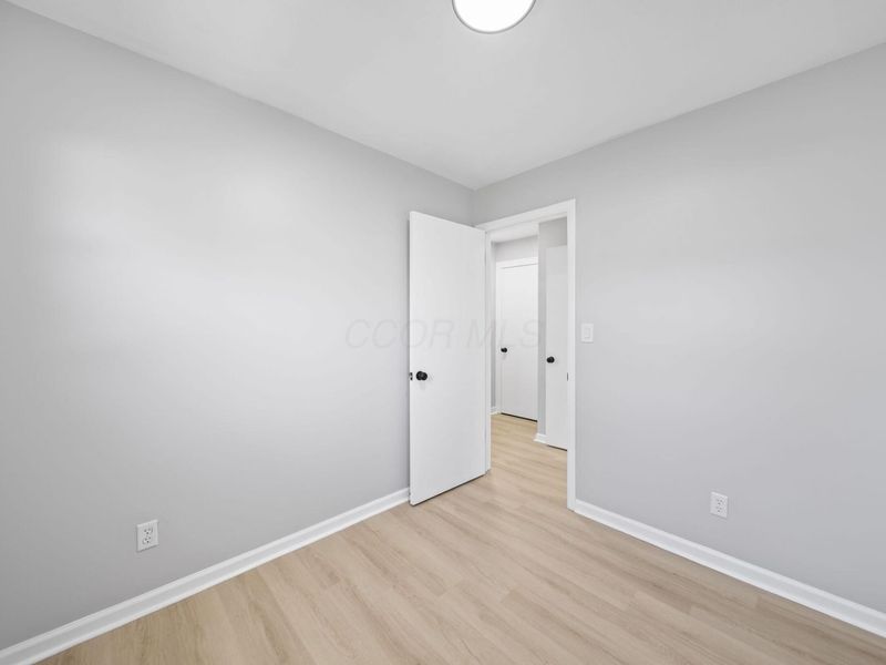 2096 Colfax Avenue, Columbus, OH 43224 Photo 28