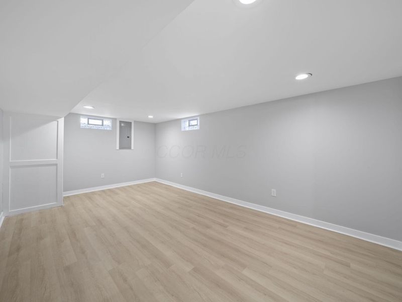 2096 Colfax Avenue, Columbus, OH 43224 Photo 41