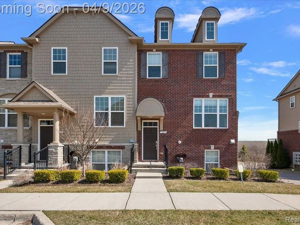2877 Hartwick Drive, Rochester, MI 48307