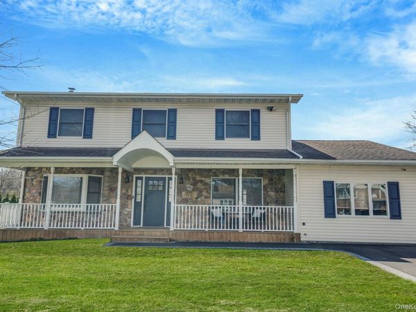 528 Mollie Boulevard , Holbrook, NY 11741