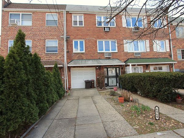 60-60 69th Place , Maspeth, NY 11378