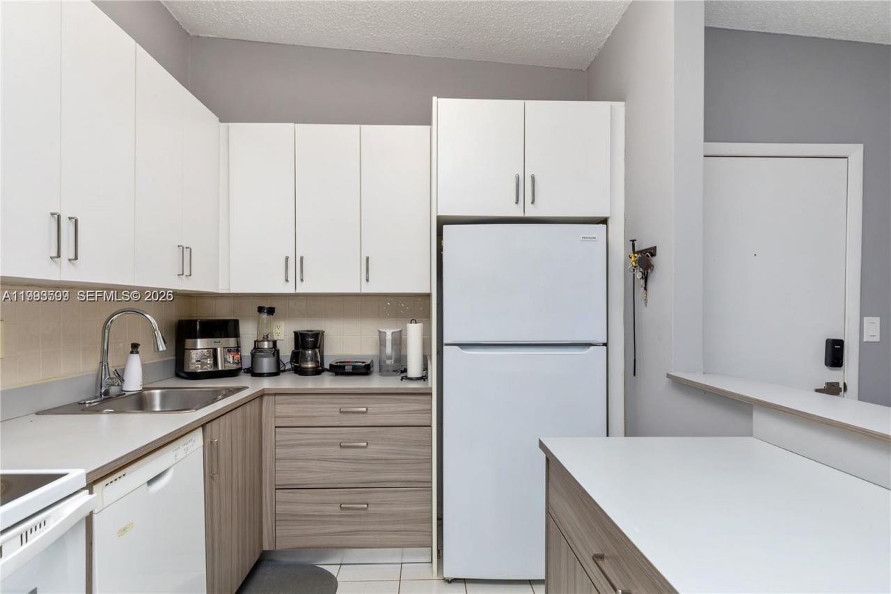 9660 S Belfort Cir, Unit 207, Tamarac, FL 33321 Photo