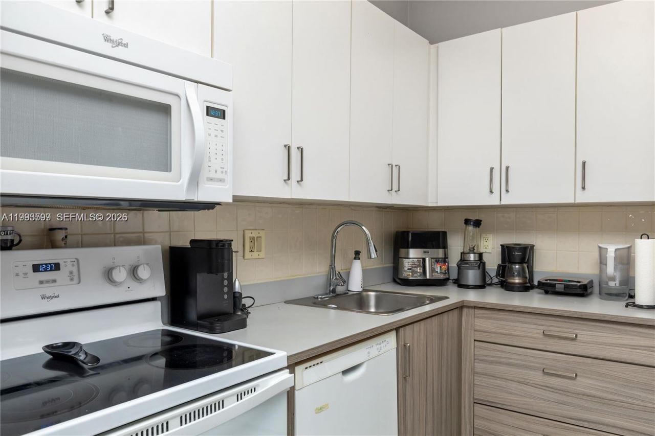 9660 S Belfort Cir, Unit 207, Tamarac, FL 33321 Photo