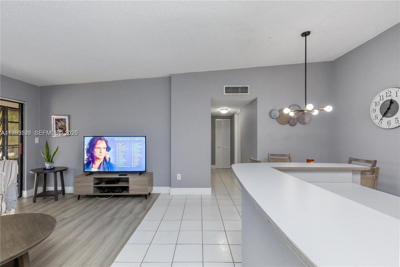 9660 S Belfort Cir, Unit 207, Tamarac, FL 33321 Photo